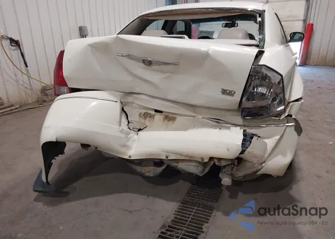 2006 Chrysler 300 Touring z USA, uszkodzony, nr VIN 2C3KA53G66H187992